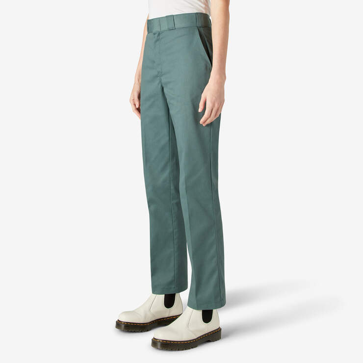 https://www.dickies.com/dw/image/v2/AAYI_PRD/on/demandware.static/-/Sites-master-catalog-dickies/default/dw294d95a7/images/main/FP874_LSO_A1.jpg?sw=740&sh=740&sm=cut&q=65