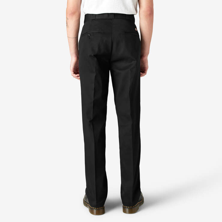 5'1] Trying men's Dickies pants including the viral 874s. Sizing